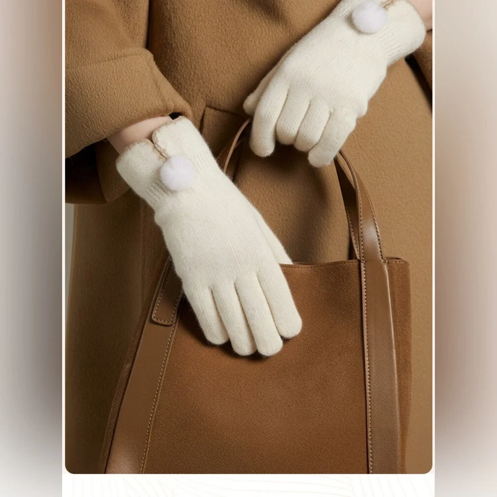 Pom-Pom Detail Gloves